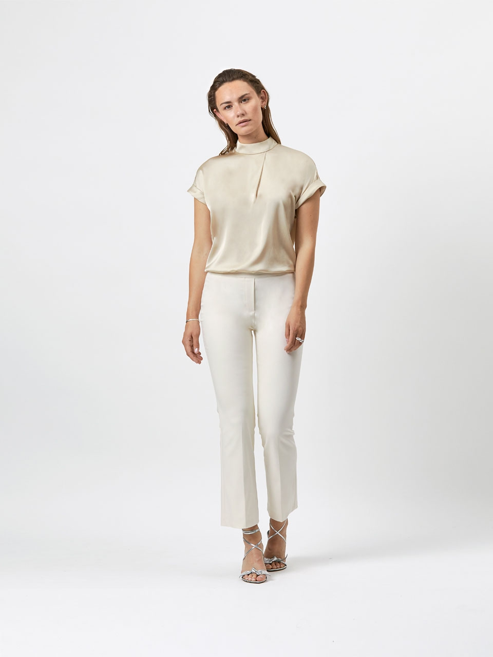 Stretch cropped flare