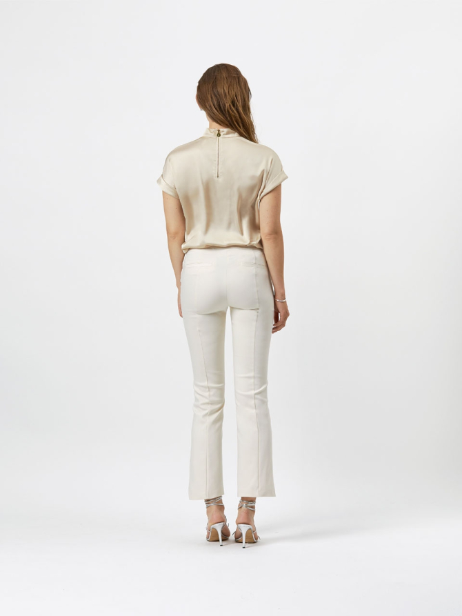 Stretch cropped flare