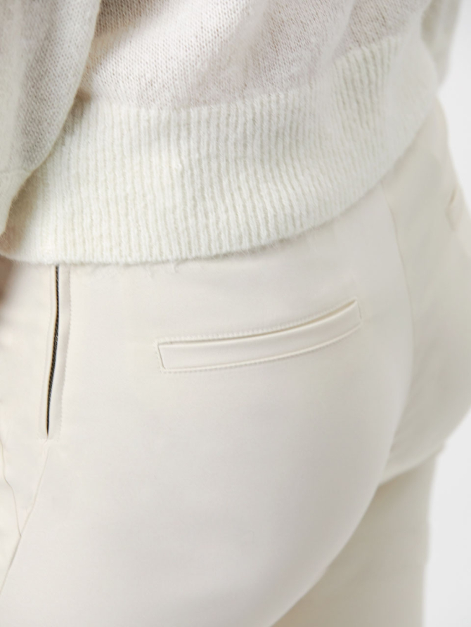 Stretch cropped flare