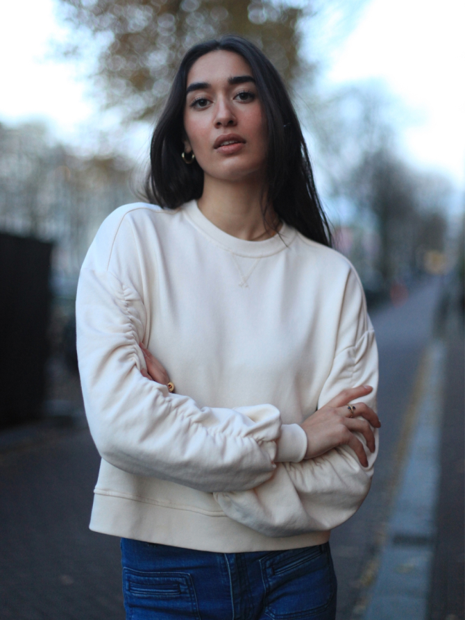 Gathered sleeves sweater 