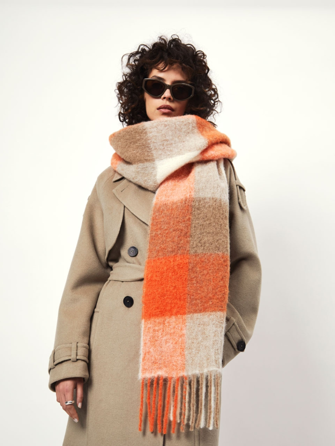 Trenchcoat in light taupe