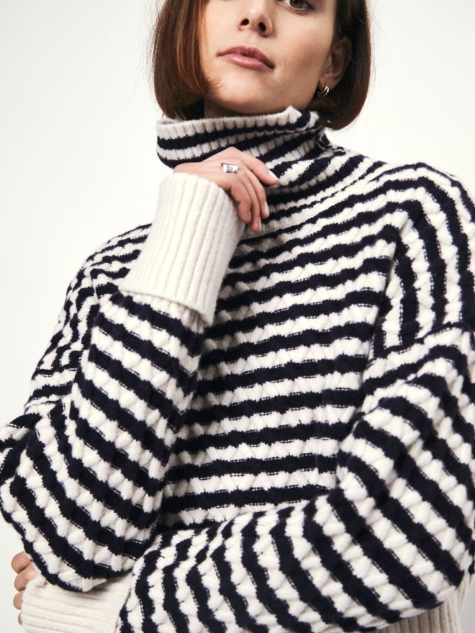 Solid turtle sweater